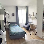 Modern T3 With Garden In Paris