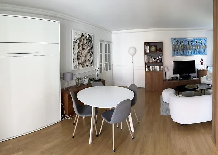Modern T3 With Garden In Paris